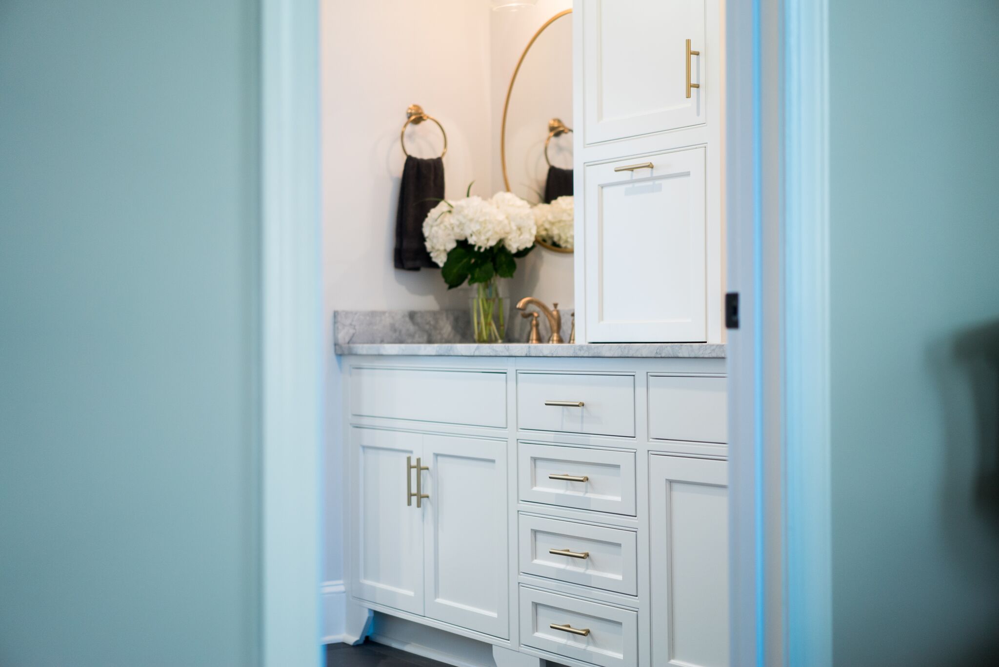 custom bathroom vanity cabinet