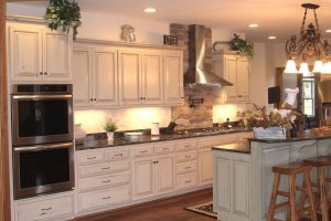 large rustic eat-in kitchen